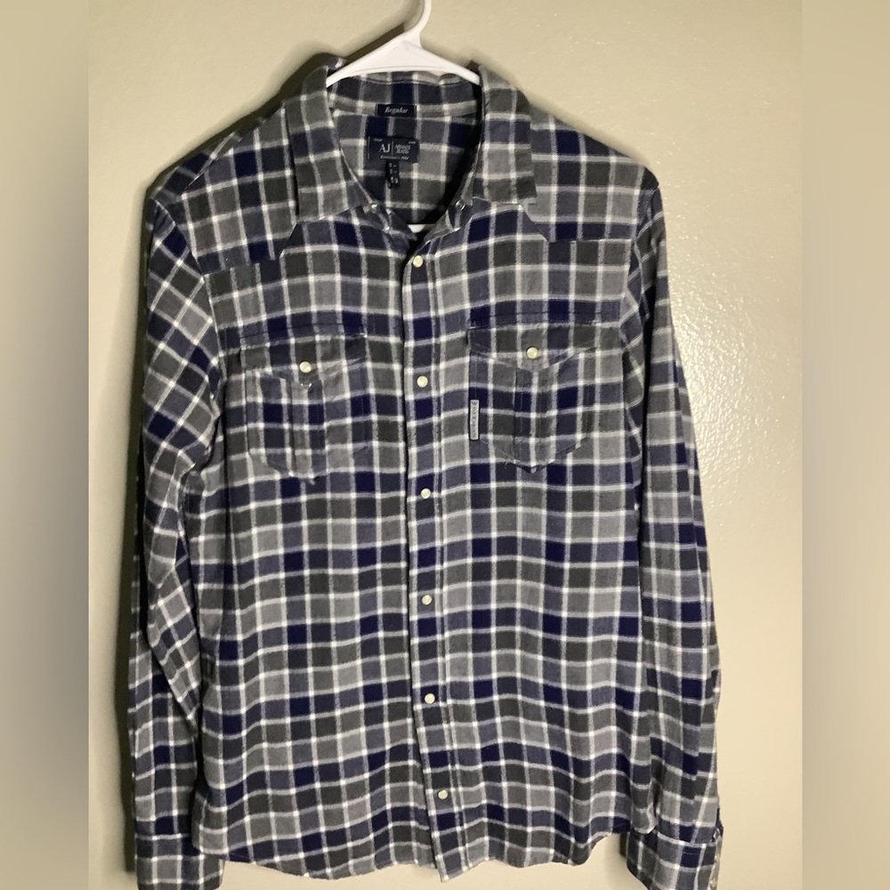 Armani Jeans Flannel men’s small shirt 
Snap buttons with 2 front pockets .